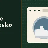 Hvit joggesko i en vaskemaskintrommel